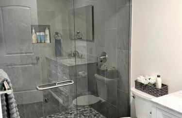 Hot Tub Steam Shower Gym in Charming Family Home! - Photo 11