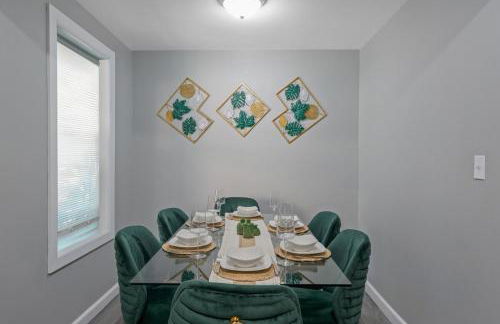 Cozy Stay with Games, 15 min to NYC, Private Backyard - Sleeps 6 - NEAR METLIFE STADIUM - Foto 10