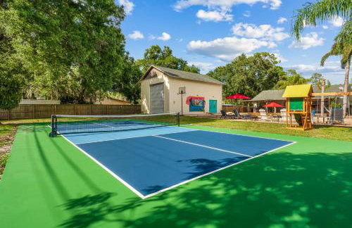 Tropical Oasis- Pickleball, Pool, Hot Tub- 15 min to beach - Photo 18