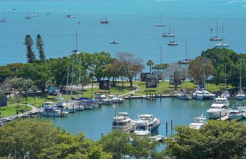 Beautiful Home - Oasis Backyard with Heat Pool - Foto 37