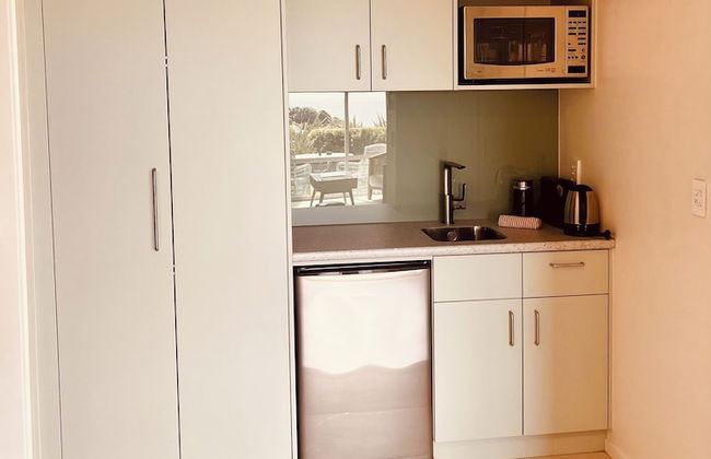 Watermark Studio Apartments - Photo 8