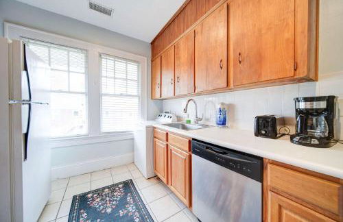 Elegant 1BR in Elizabeth with Covered Porch - Foto 14