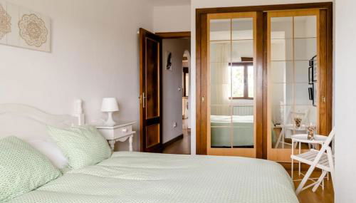 Casa de Las Flores - Apartamento con jardín privado frente a la Playa de Comillas - Foto 3, wardrobe