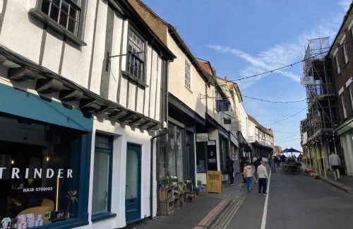 Urban Chic- Stylish Flat in the Heart of St Albans - Photo 40