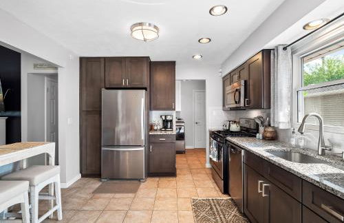 Lake Cottage with Hot Tub and Game Room - Foto 50