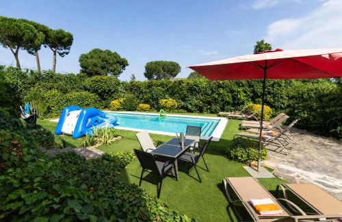 2 Private Abodes in One Magnificent Villa! - Foto 32