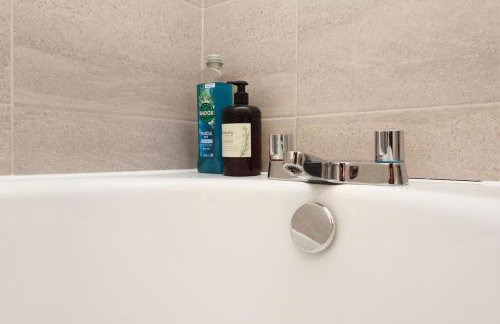 Contractor 4 Bed 2 BA 5 mins to Airport & Barry With Parking - Foto 48