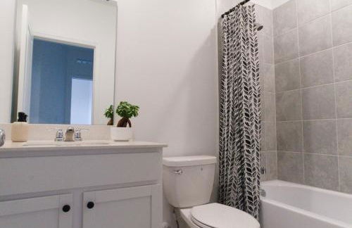 Modern Bright Home - Pool, Parks and Disney - Foto 17