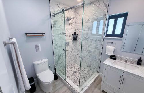 The LuxeLanding MIA- Swimming pool, Oasis Lounge, Mini Golf, BBQ and Hibachi Grill , and Outdoor Games - Photo 23