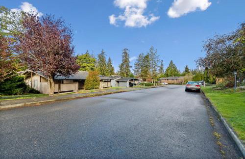 Eastside Tech Hub Home Base Near I-90 and Factoria! - Foto 28