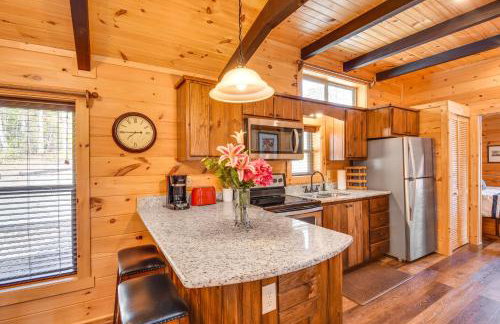 Waterfront Seneca Cabin about 4 Mi to Boat Launch! - Foto 8