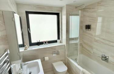 The Lookout-Sea Views-Balcony-Free parking - Foto 16