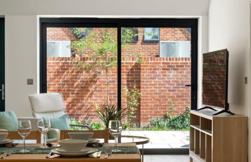 3 Bed House near Purley, by ARP Homes, Free Parking, Ideal for Long Stays & Insurance Bookings - Foto 21