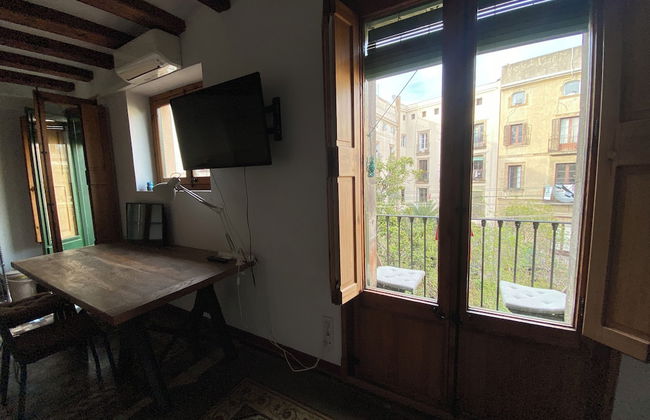 Lovely 2-bed Apartment in Barcelonas Best Location - Photo 20