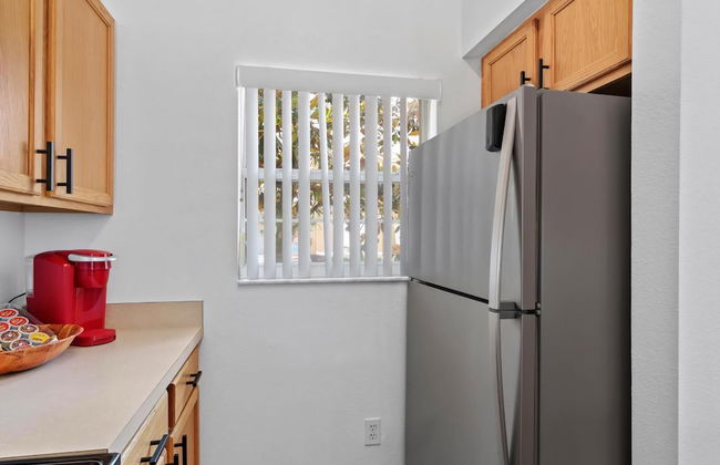 Amazing 3BR 2BA Townhome With Lake View at Terra Verde! - Foto 36