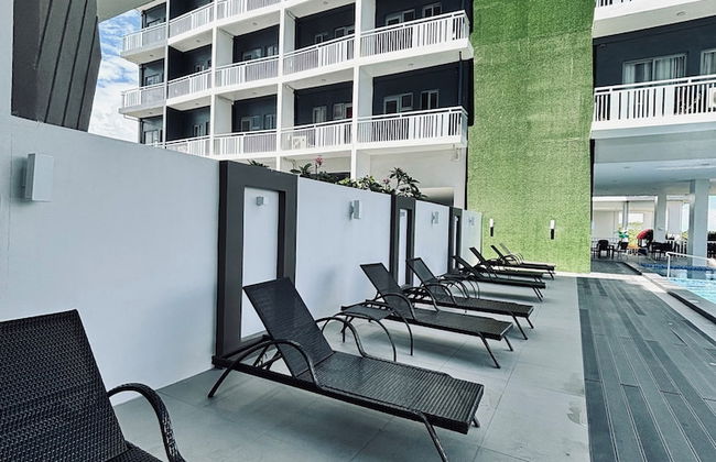 Chic & Cozy Metro Hideout - Photo 16