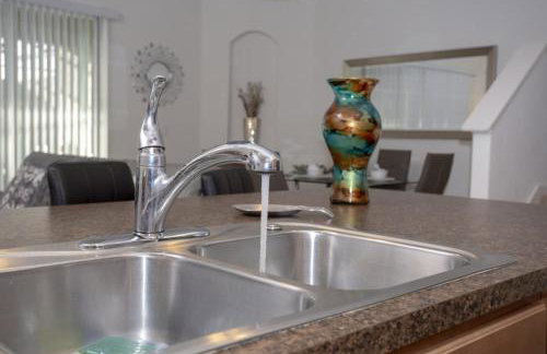 Amazing 4 beds with private pool near Disney - Foto 68