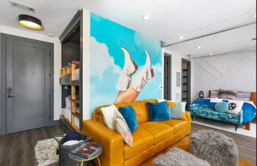 Muse- Morgan Wallen Speakeasy and Giant Balcony - Foto 5