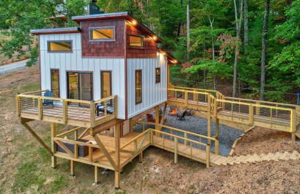 Cozy Treehouse w Hot Tub, Fire Pit, Pet Friendly, Lake Access - Photo 18