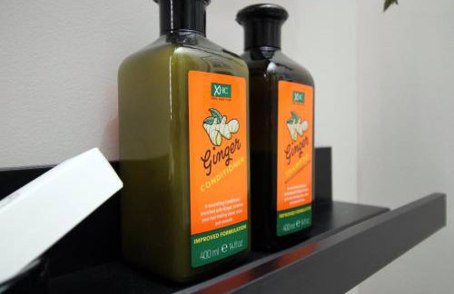 Elegant 2BR w/ Pool Table in Prime Location - Foto 53