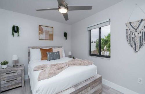 New! Miami & Calle Ocho Simpson's Funhouse! - Photo 18