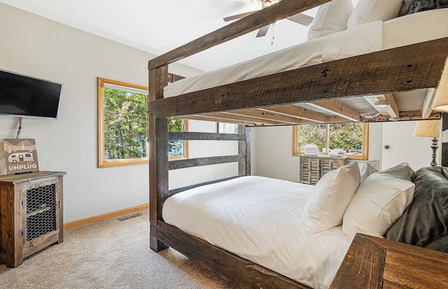 Cabin in the Sky by Avantstay Deck w/ Views - Foto 27