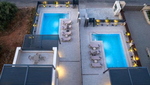 Petrus Luxury Villas in Old Hersonissos - 3 Bedrooms & 3 Bathrooms - Foto 3, sunbed