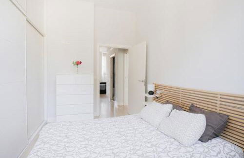 Alquiler piso con terraza para parejas o familias - Foto 9