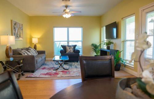 Stunning 3BR Apt, Parking, Full Kitchen, WiFi -H- - Foto 4