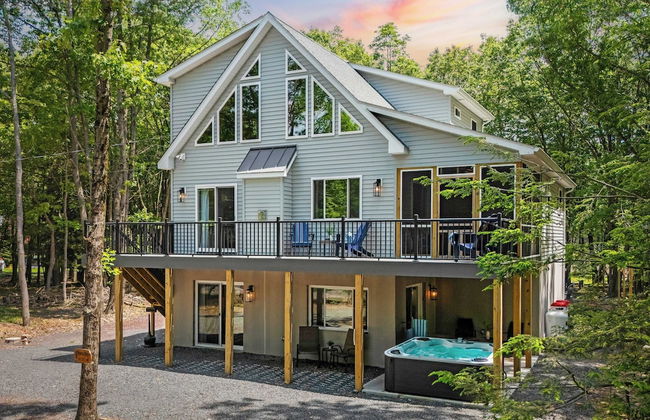 Maple Oasis by Avantstay Newly Built w/ Hot Tub, Game Room & Fire Pit - Photo 35