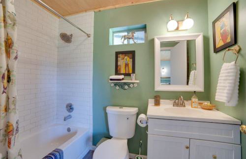Secluded Getaway on ~10 Acres in The Piney Woods! - Foto 19