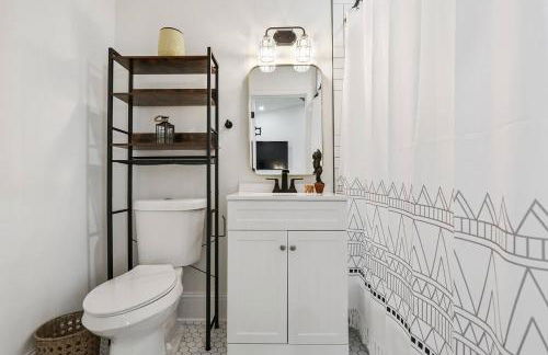 Mid-City Modern Parking Festival Season Stay - Foto 13