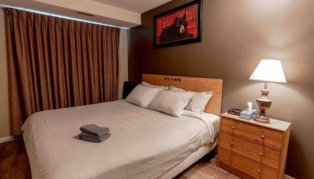 Mountain View Walk to all in Canmore Canada - Foto 5, Habitación