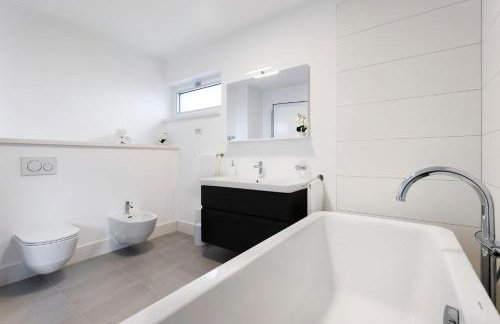 Villa Jure with Heated Pool, Sauna, Tennis Court & Mini Golf - Foto 29