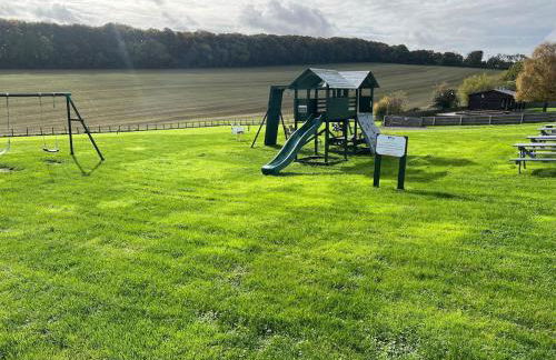 Gamekeepers Cottage - Hot Tub, 2 bed, sleeps 4, private patio, AC, stunning views - Photo 14