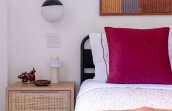 Modern 2BR Brooklyn Retreat Near Manhattan with Private Backyard - Photo 3