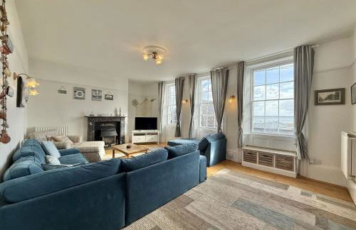 1 Cobb House - Photo 4