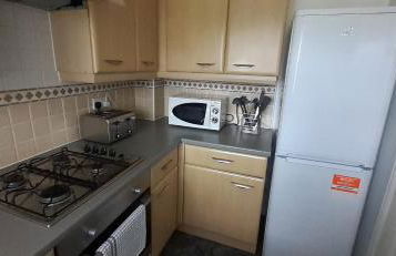 Hawksworth House in Chelmsley Wood, Birmingham near Solihull, near the NEC, HS2, JLR, Bear Grylls Centre, Resorts World and Birmingham airport, with a garage and free parking, great for families and contractors - Foto 33