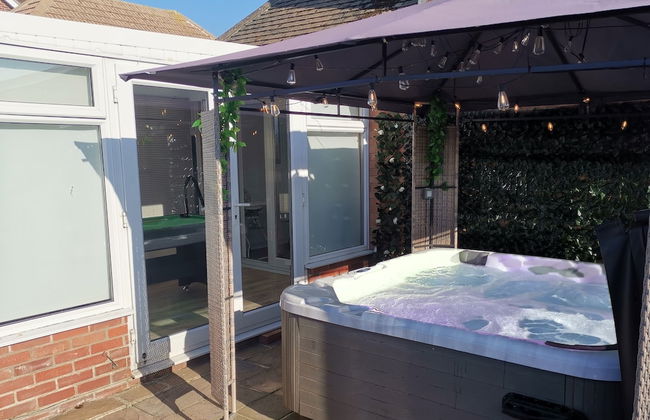 Charming 4-bed Cottage in Hayling Island - Hot Tub - Foto 22