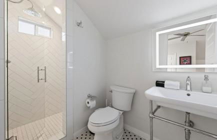 Chestnut Ember by AvantStay Indoor-Outdoor Living Firepit Balcony Near Downtown Austin Hotspots - Foto 23