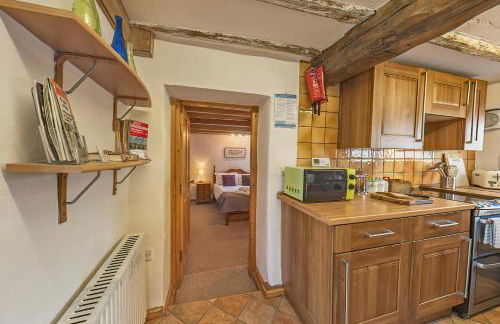 Beautiful 16th Century Ty Cerrig Cottage, set in stunning grounds with great views - Photo 7