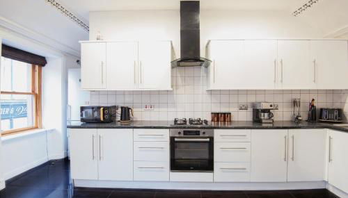 Charming 2 Bedroom Flat in the Heart of Kirriemuir - Foto 4