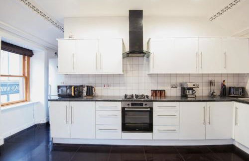 Charming 2 Bedroom Flat in the Heart of Kirriemuir - Foto 4