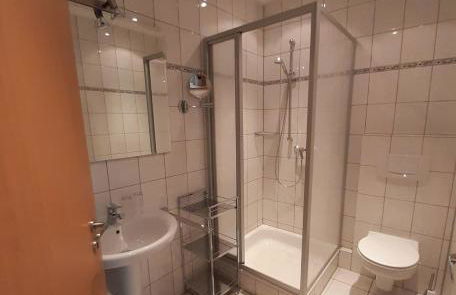 App 4 Pers 2 Schlafzimmer mit eigenen Badezimmer 2 Balkonen alle mit Moselblick - Foto 8