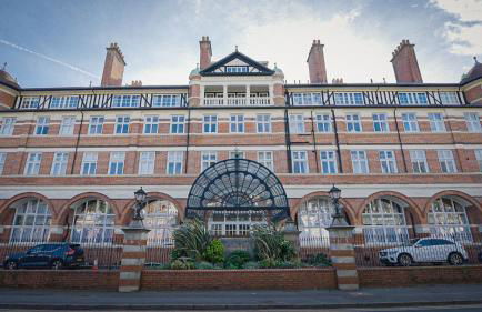 Burlington Mansions - Stunning Coastal Apartment - Photo 6