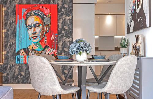 LUXURY AIRPORT SUITE, FREE Parking, FANTASTIC Location, Close To Airport, Train Station And Town Centre - Foto 11