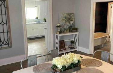 Farmhouse with game room, fire pit and creek - Foto 35