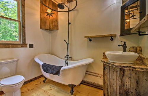 Red Sweetheart Barn Studio with Mtn and River Views! - Foto 21