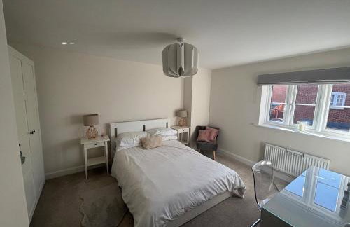 Entire 4 Bed House for Silverstone F1 - Photo 3