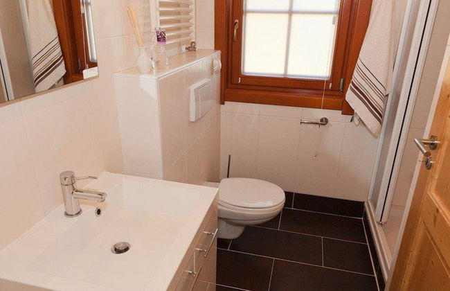 Wooden Chalet With Terrace and Microwave - Photo 10